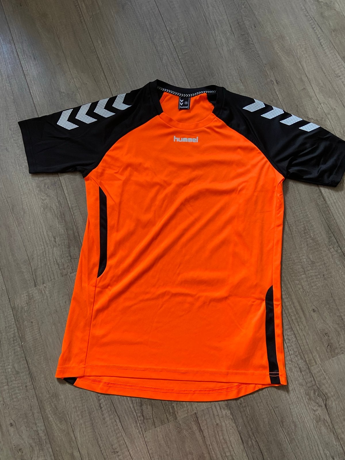 Hummel shirt  maat M - Oranje/Zwart, Sport en Fitness, Ophalen of Verzenden, Zo goed als nieuw