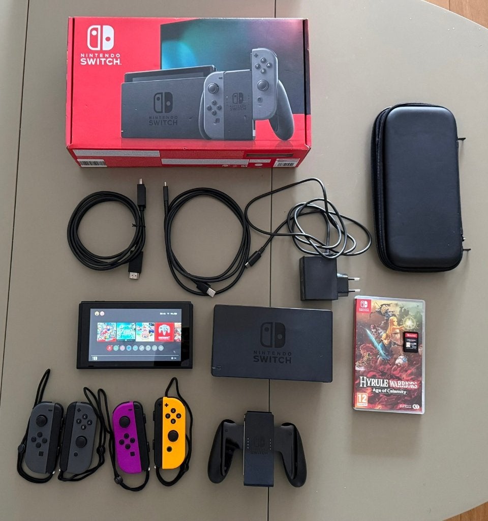 Nintendo Switch with game, extra controllers and case, Spelcomputers en Games, Games | Nintendo Switch, Overige genres, Ophalen of Verzenden