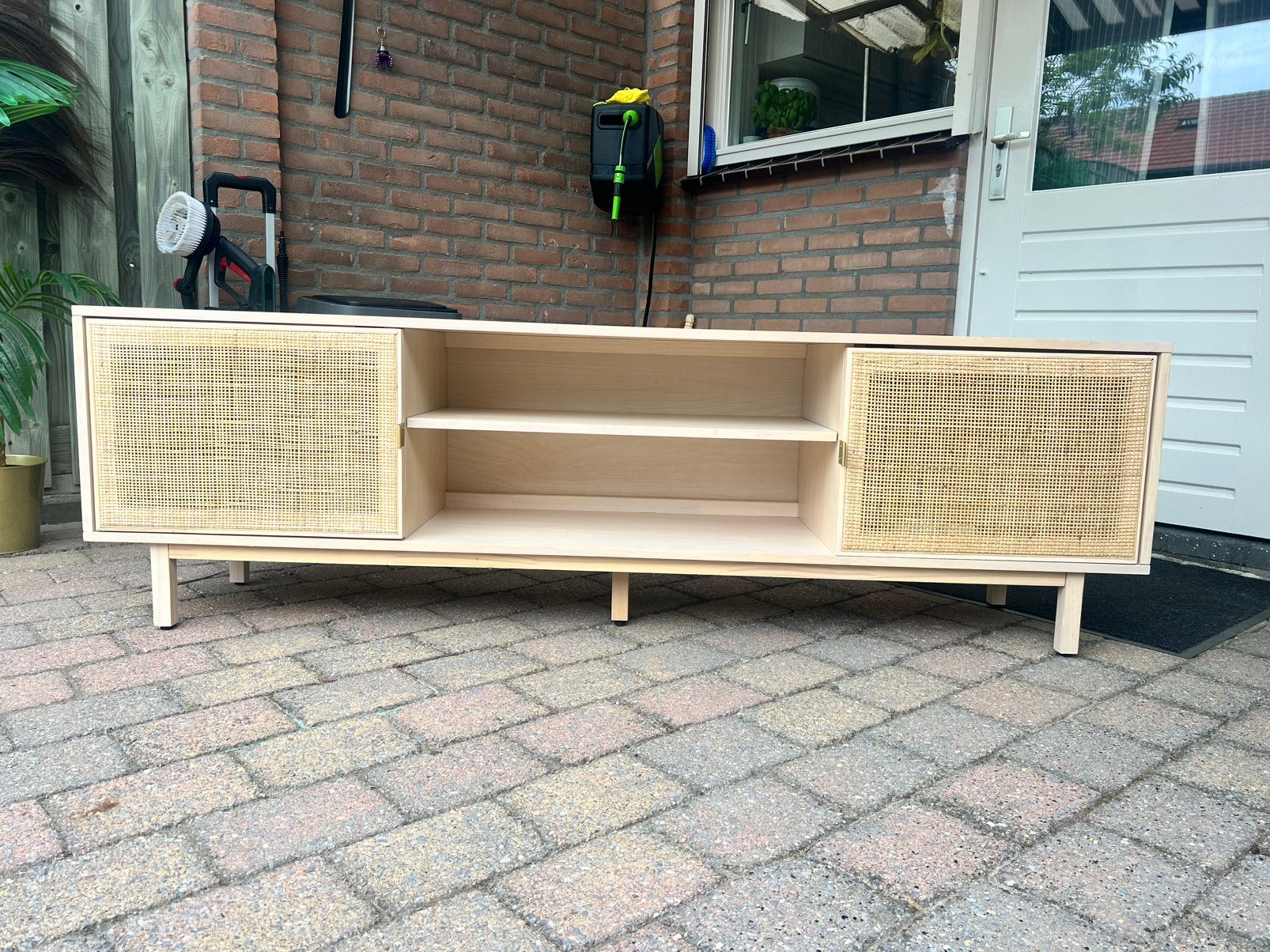 TV-meubel met rotan deuren – Scandinavische/Japandi stijl, Ophalen, Zo goed als nieuw, 25 tot 50 cm, Minder dan 100 cm