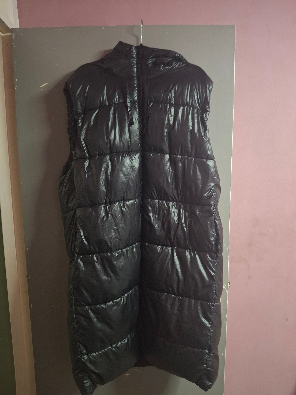 Lange zwarte bodywarmer met capuchon, H&M, Zwart, Maat 42/44 (L), Ophalen of Verzenden