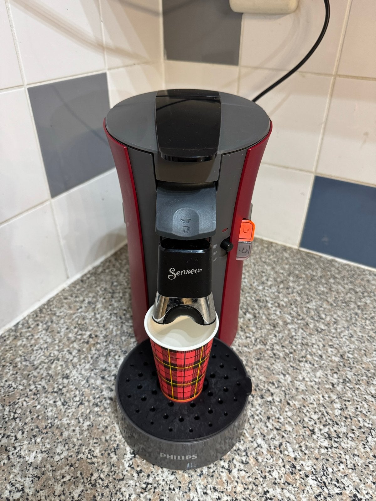 Rode Senseo koffiezetapparaat in zeer goede staat, Ophalen of Verzenden, Zo goed als nieuw, Koffiemachine, Koffiepads en cups