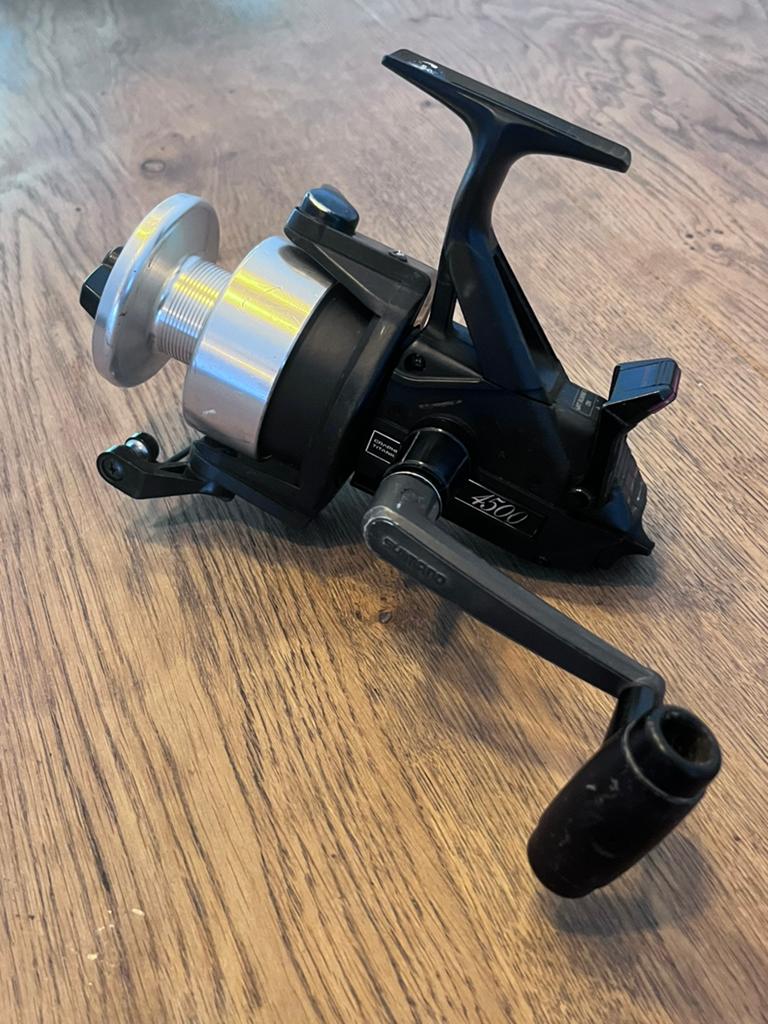 Shimano 4500 baitrunner, Ophalen of Verzenden, Zo goed als nieuw, Molen