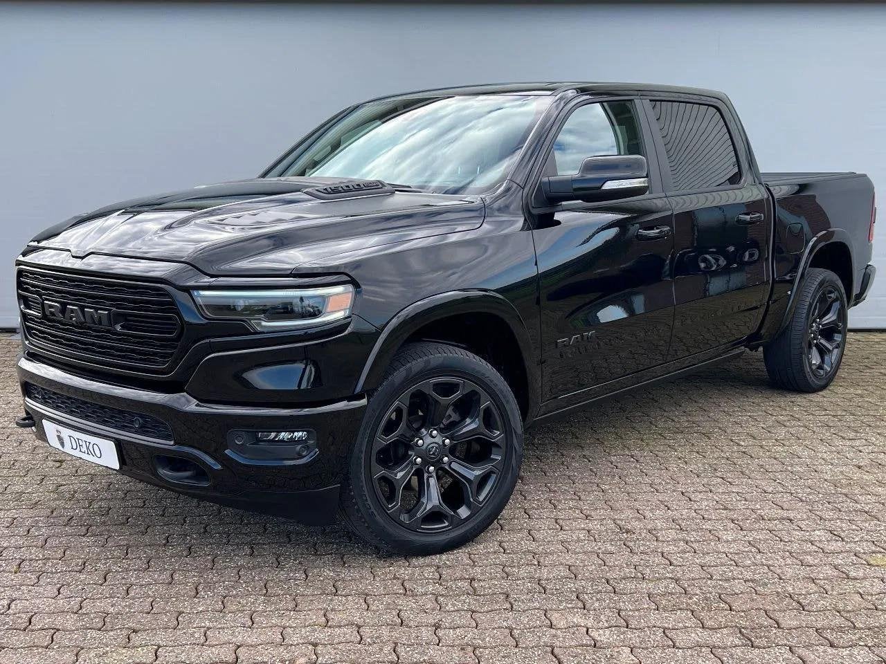 Dodge RAM 1500 5.7 HEMI V8 Night Edition | LIMITED | Luchtve, Automaat, 2361 kg, Gebruikt, 5654 cc