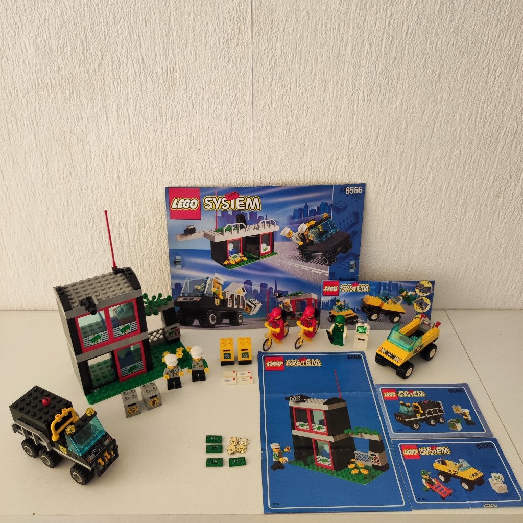 Foto 2 van Lego Bank & Mail Bundle: 6566, 6325 & 6420 x2