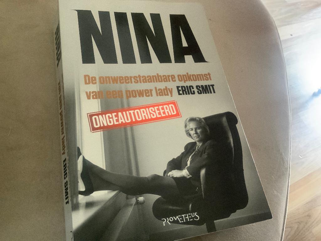 Nina Auteurs Eric Smit, Ophalen of Verzenden, Zo goed als nieuw