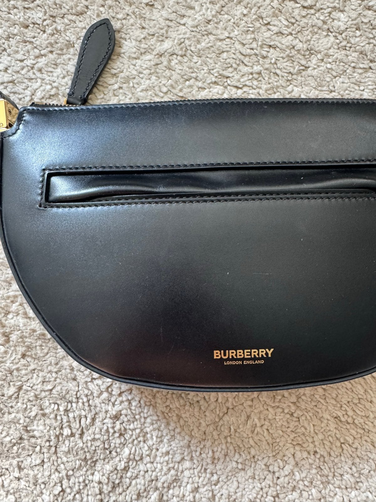 Burberry Half-Moon Crossbody Tas Zwart Leer, Ophalen of Verzenden, Zo goed als nieuw, Zwart, Schoudertasje