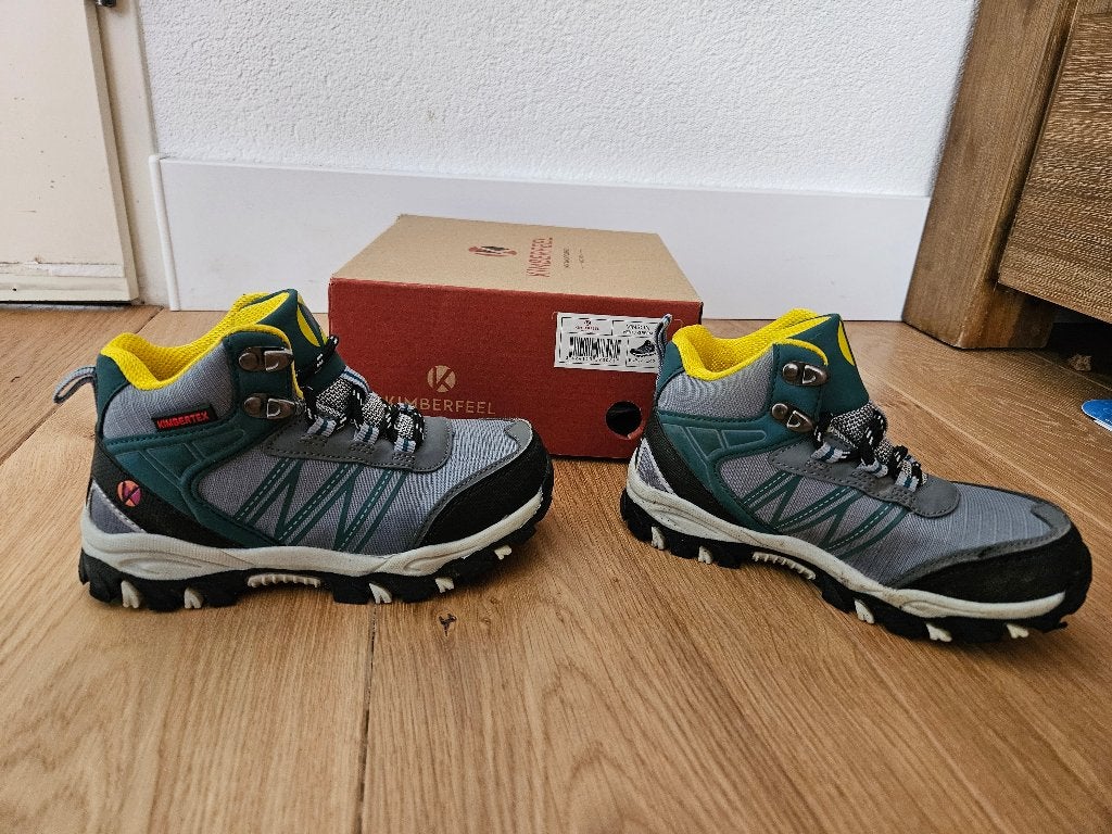 Te koop: kinder wandel/ bergschoenen merk Kimberfeel maat 29, Ophalen of Verzenden, Zo goed als nieuw, Schoenen