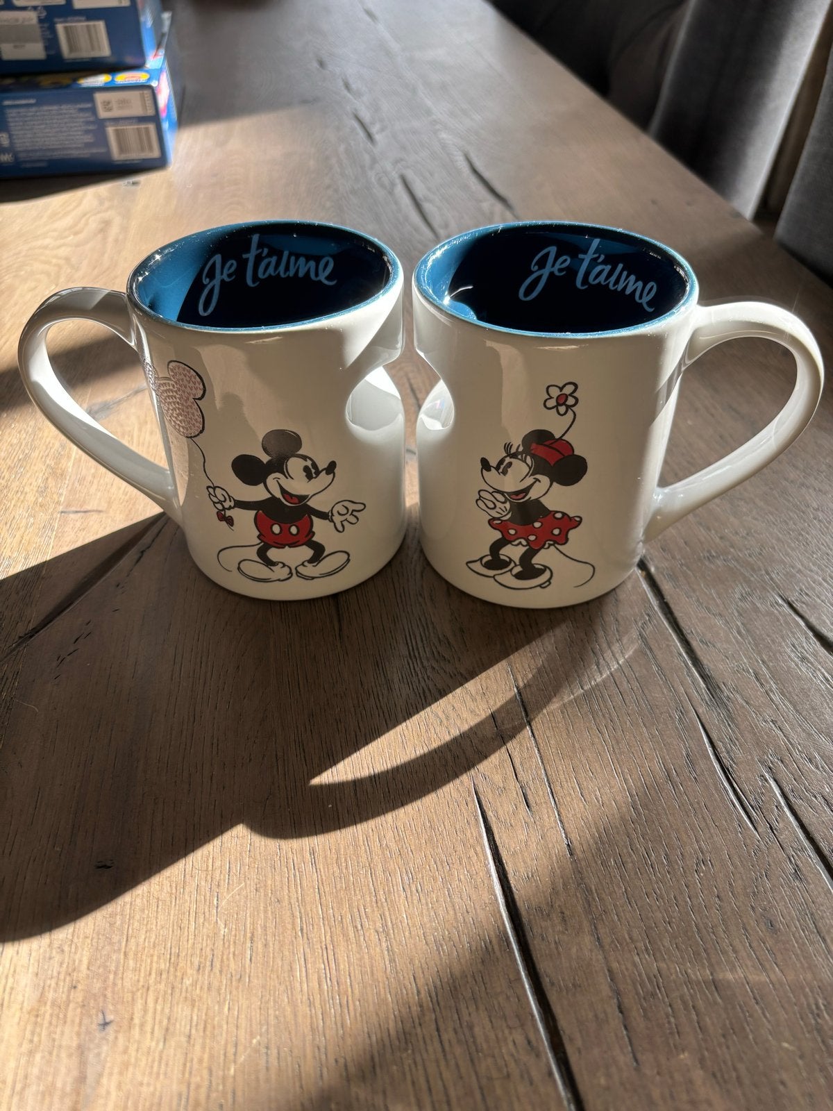 Mickey & Minnie hartvormige mokken set - 'Je t'aime', Ophalen, Overige typen, Zo goed als nieuw, Steen/keramiek
