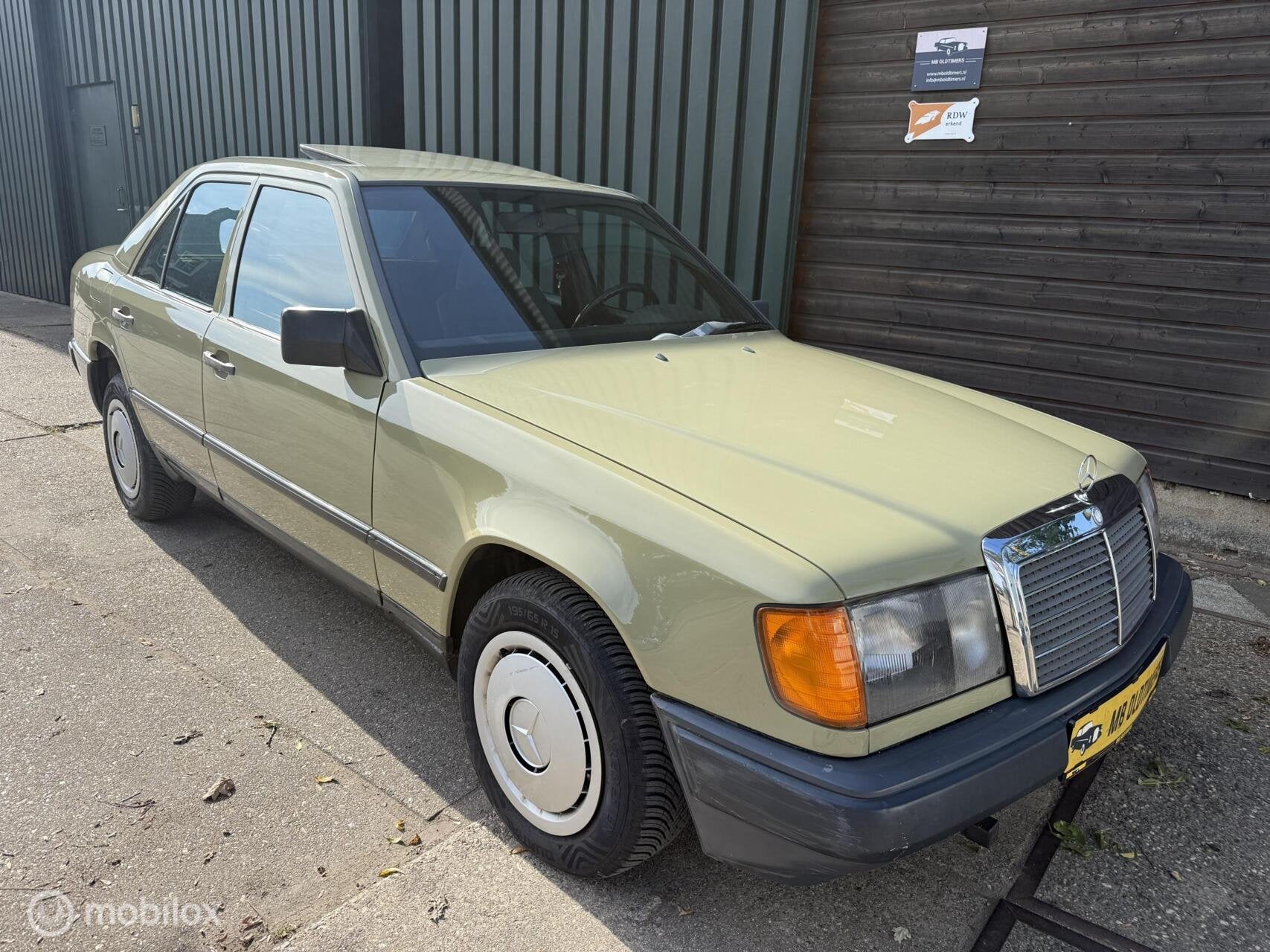 Mercedes-Benz 300D W124 Automaat/Schuifdak/Hydr.vering/Cruis, foto 1