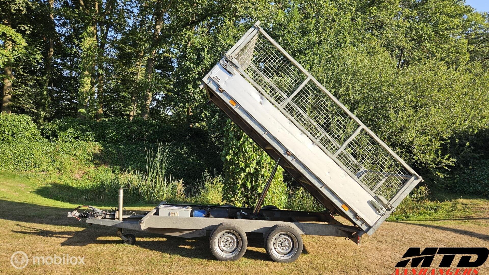 Atec 3x zijdige elektrische kipper met loofrekken, Gebruikt
