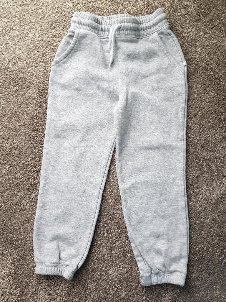Joggingbroek voor jongen of meisje -- maat 110 / 4 - 5 jaar, Kinderen en Baby's, Kinderkleding | Maat 110, Ophalen of Verzenden