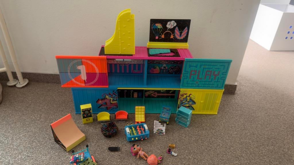 LOL Surprise Clubhuis met accessoires en pop, Ophalen of Verzenden, Gebruikt, Meisje