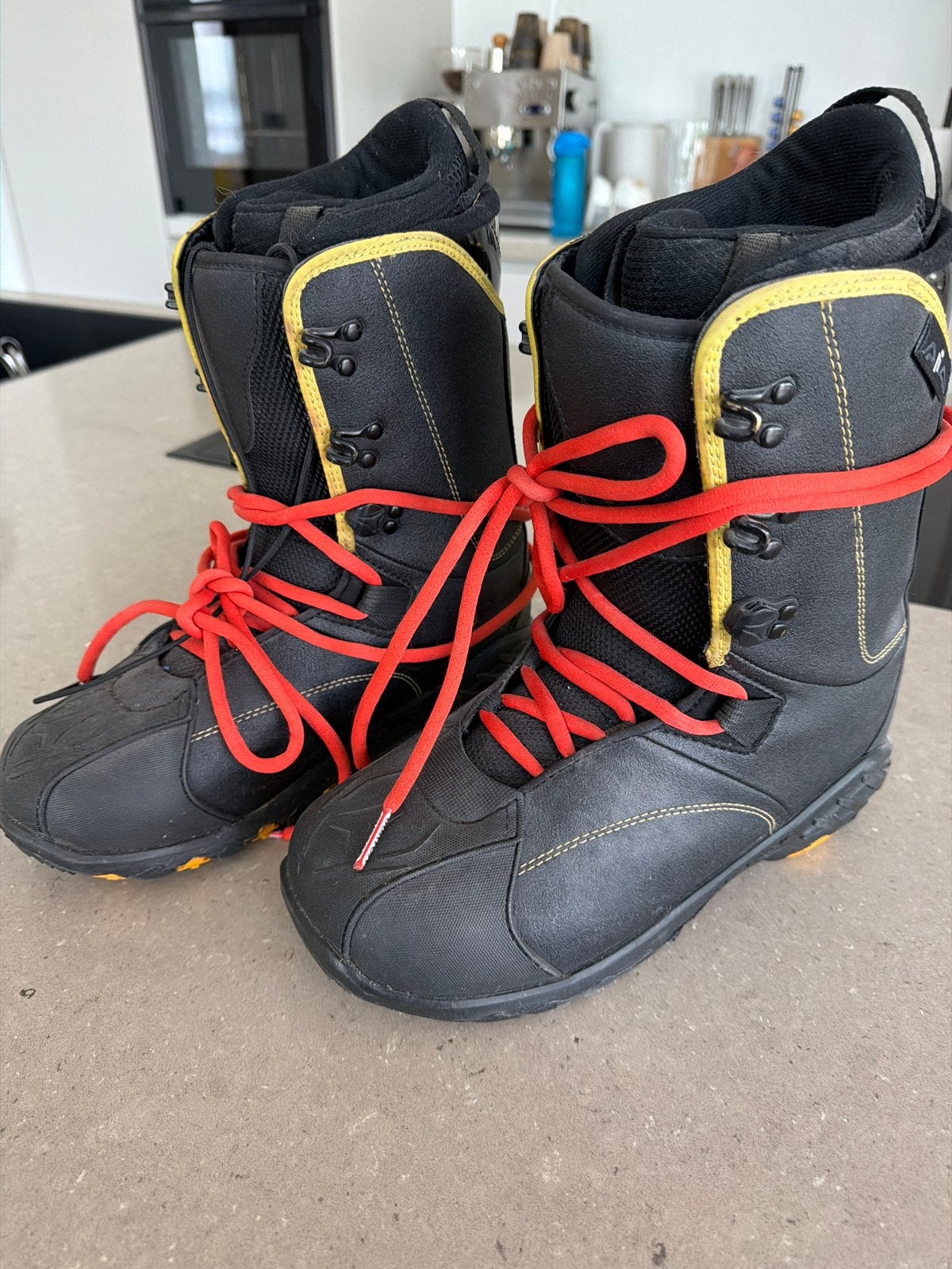 Burton Snowboardschoenen - Maat 41,5 - Zo goed als nieuw, Sport en Fitness, Skiën en Langlaufen, Overige merken, 160 tot 180 cm