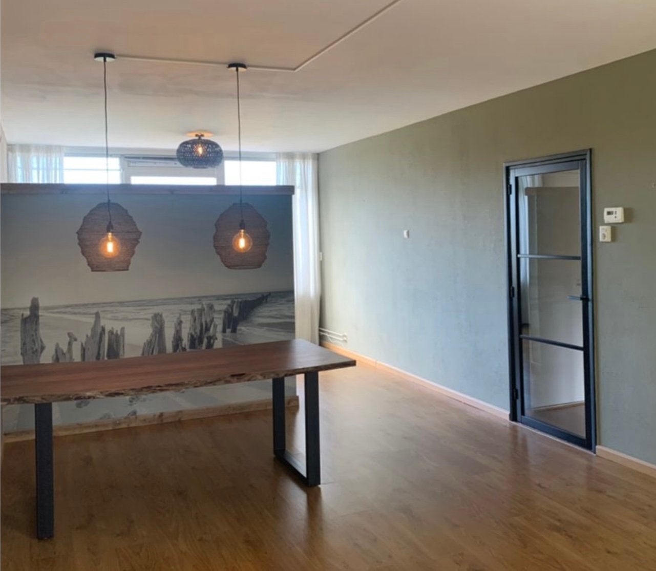 Tafel hout met staal frame MOET ZSM WEG, Ophalen, Zo goed als nieuw, 75 m² of meer, Laminaat