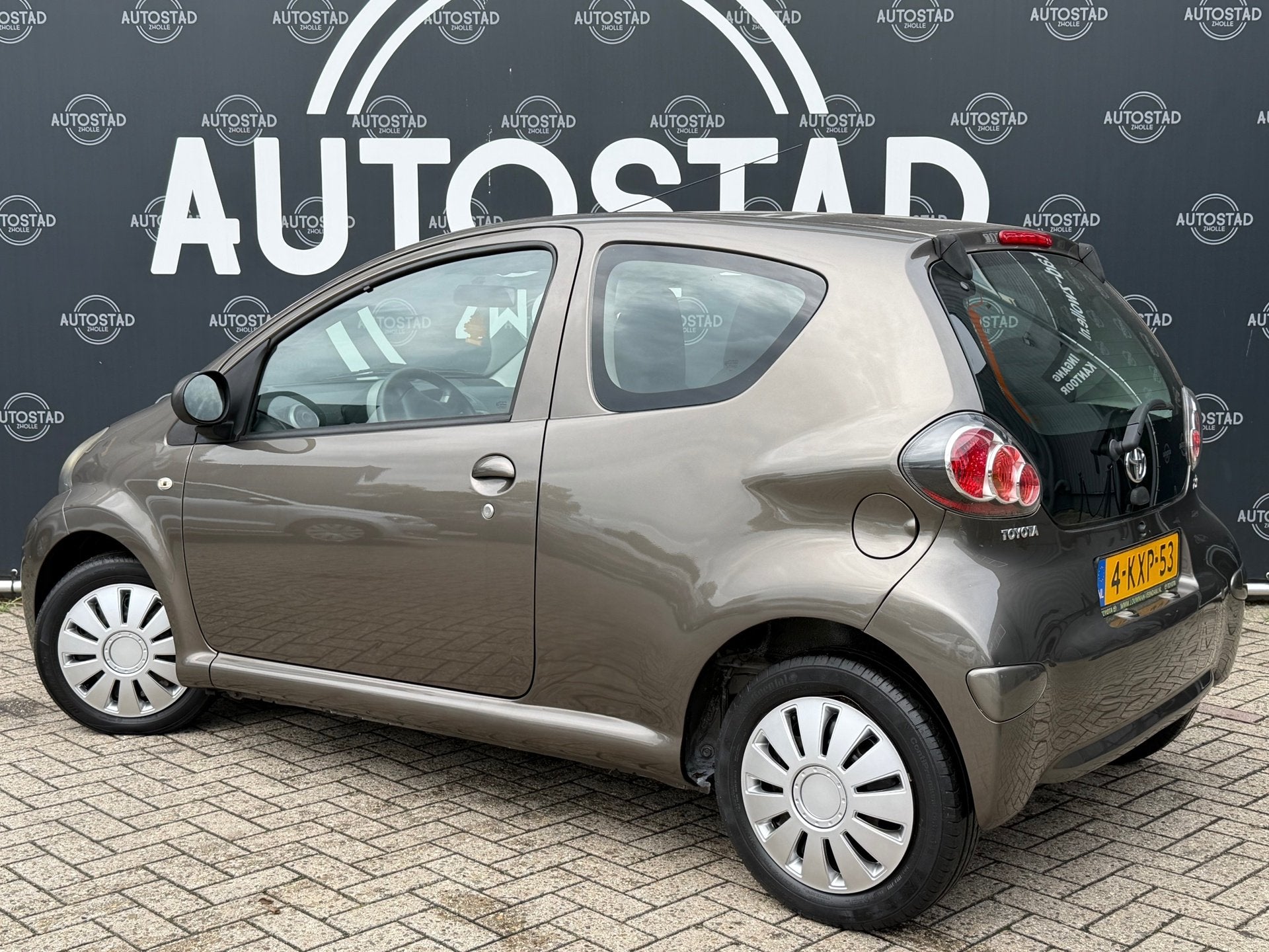 Toyota Aygo 1.0 VVT-i Facelift / NL-Auto / 2e Eigenaar / NAP, Auto's, Voorwielaandrijving, Euro 5, Stof, Bruin