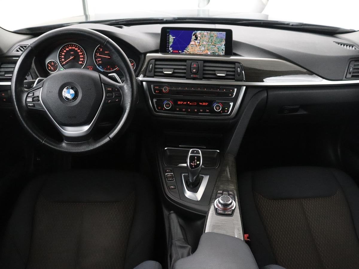BMW 3-serie 328i Upgrade Edition | Head-up | Park assist | C, Automaat, Gebruikt, 4 cilinders, Sedan