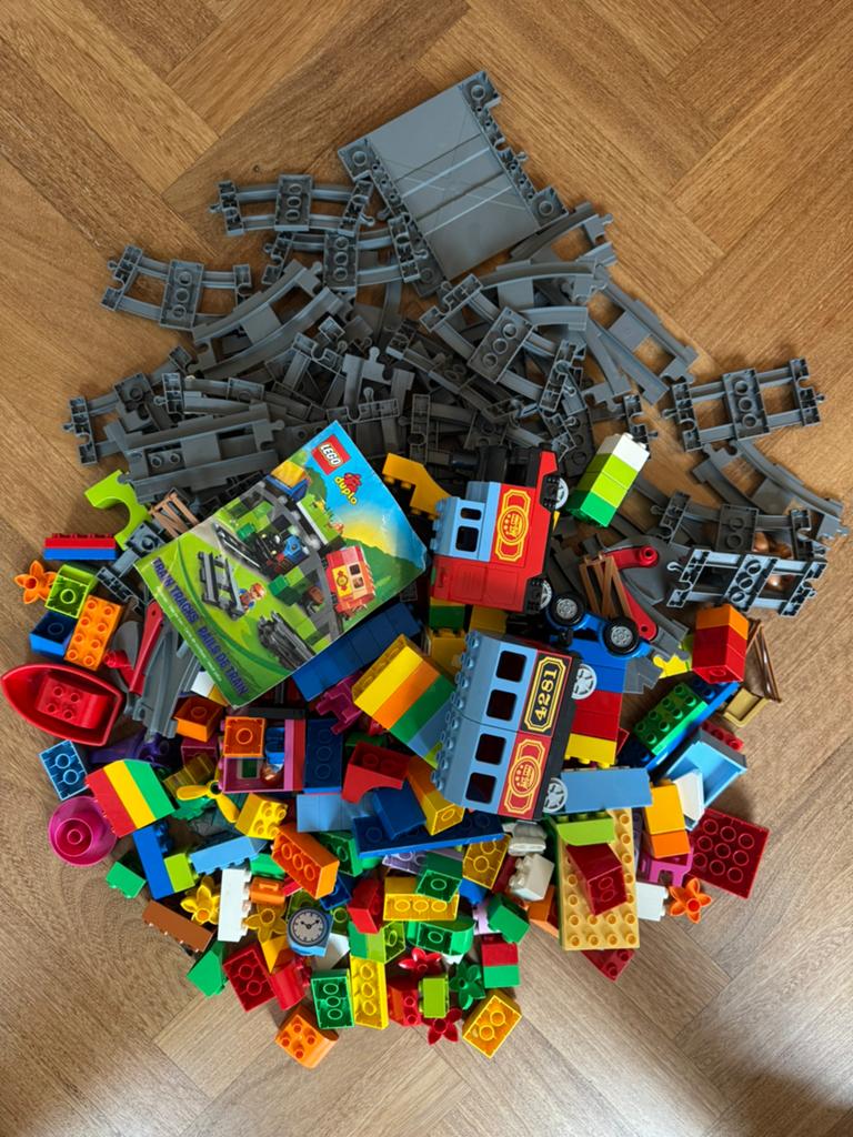 Lego Duplo Trein Rails en losse blokken, Kinderen en Baby's, Speelgoed | Duplo en Lego, Ophalen of Verzenden, Zo goed als nieuw