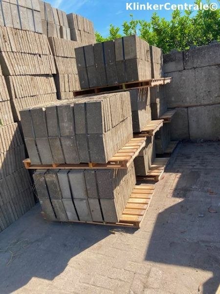 325m2 grijs betontegels stoeptegels 30x30x4,5/5cm tuintegels, Bij dit gebruikte product niet te achterhalen, Gebruikt, Bij dit gebruikte product niet te achterhalen