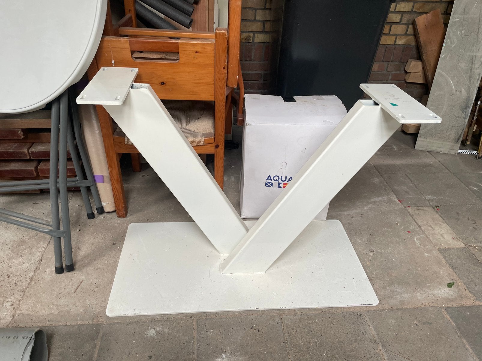 Metalen tafel poot in een V, Huis en Inrichting, Tafelonderdelen, Ophalen, Tafelpoot, Minder dan 50 cm, Gebruikt