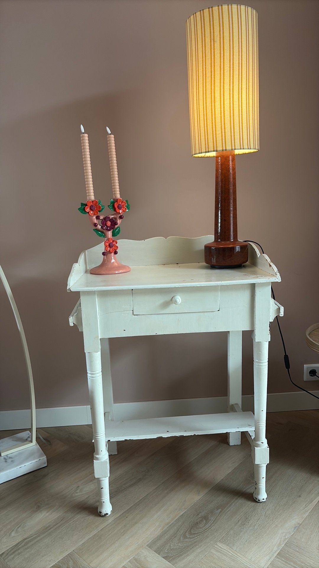 Brocant wastafetje., Huis en Inrichting, Tafels | Sidetables, Ophalen, 50 tot 100 cm, Zo goed als nieuw, 25 tot 50 cm