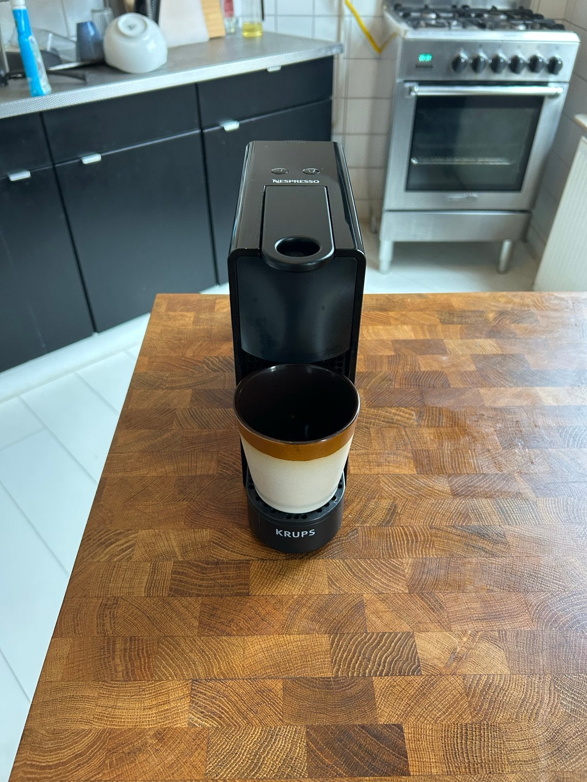 Nespresso Essenza Mini, Ophalen, Koffiepads en cups, Espresso apparaat, Zo goed als nieuw
