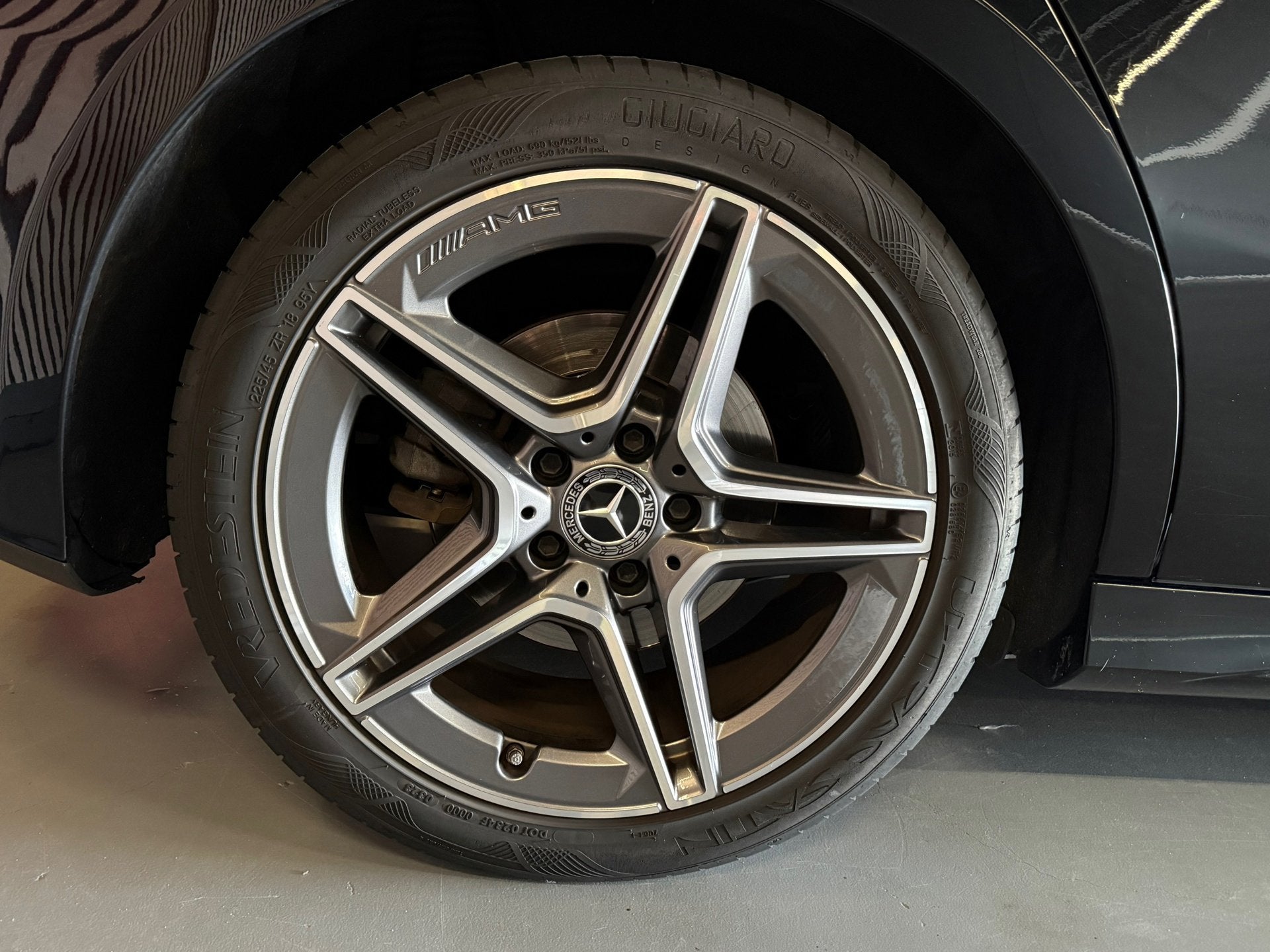 Mercedes-Benz A-klasse 200 AMG | Burmester|Camera|PANO|PPF|A, Auto's, Gebruikt, 4 cilinders, Bedrijf, 1600 kg