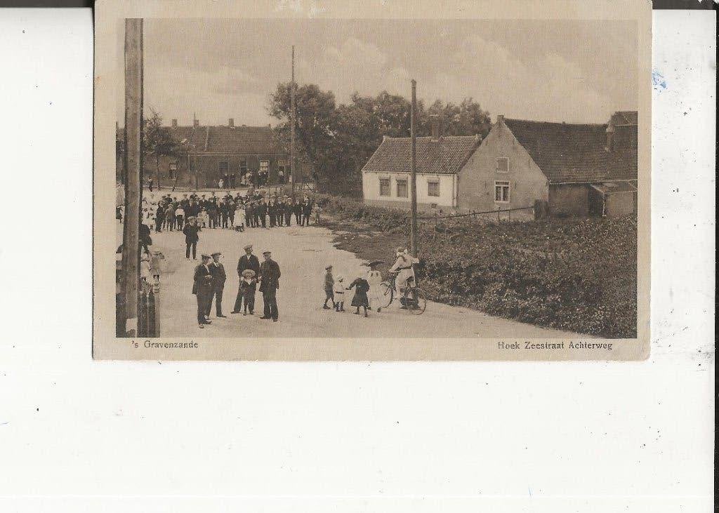 s Gravenzande Hoek Zeestraat-Achterweg met dorpelingen, Ophalen of Verzenden, Voor 1920, Ongelopen, Zuid-Holland