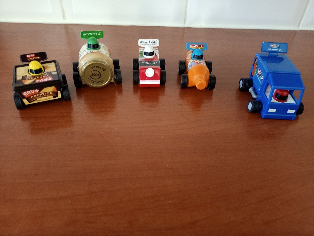 5 speelgoed auto's van MCD, Ophalen, Gebruikt
