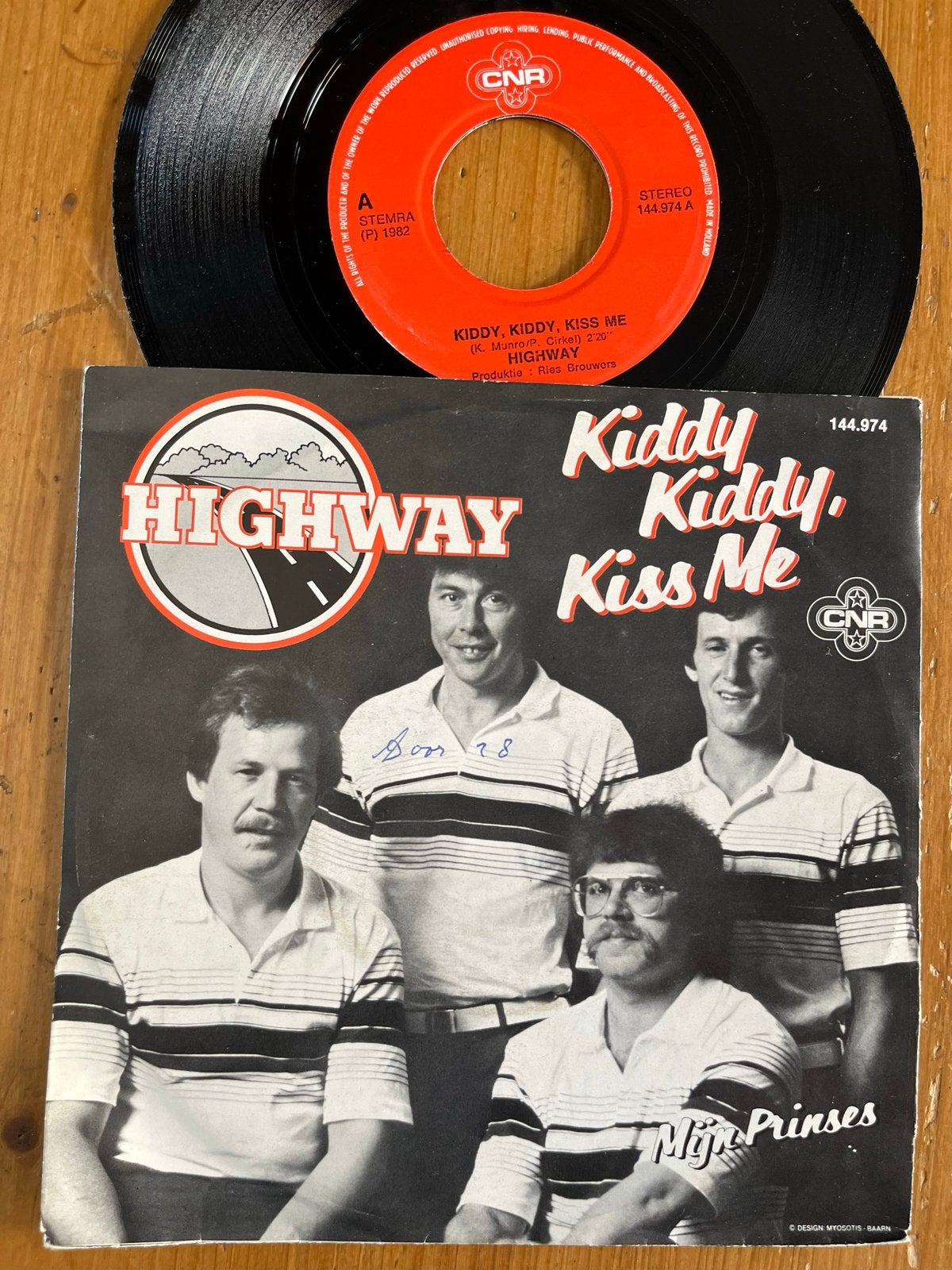 Highway - Kiddy, Kiddy, Kiss Me 7" Vinyl Single (1982), Ophalen of Verzenden, Gebruikt, 7 inch, Pop