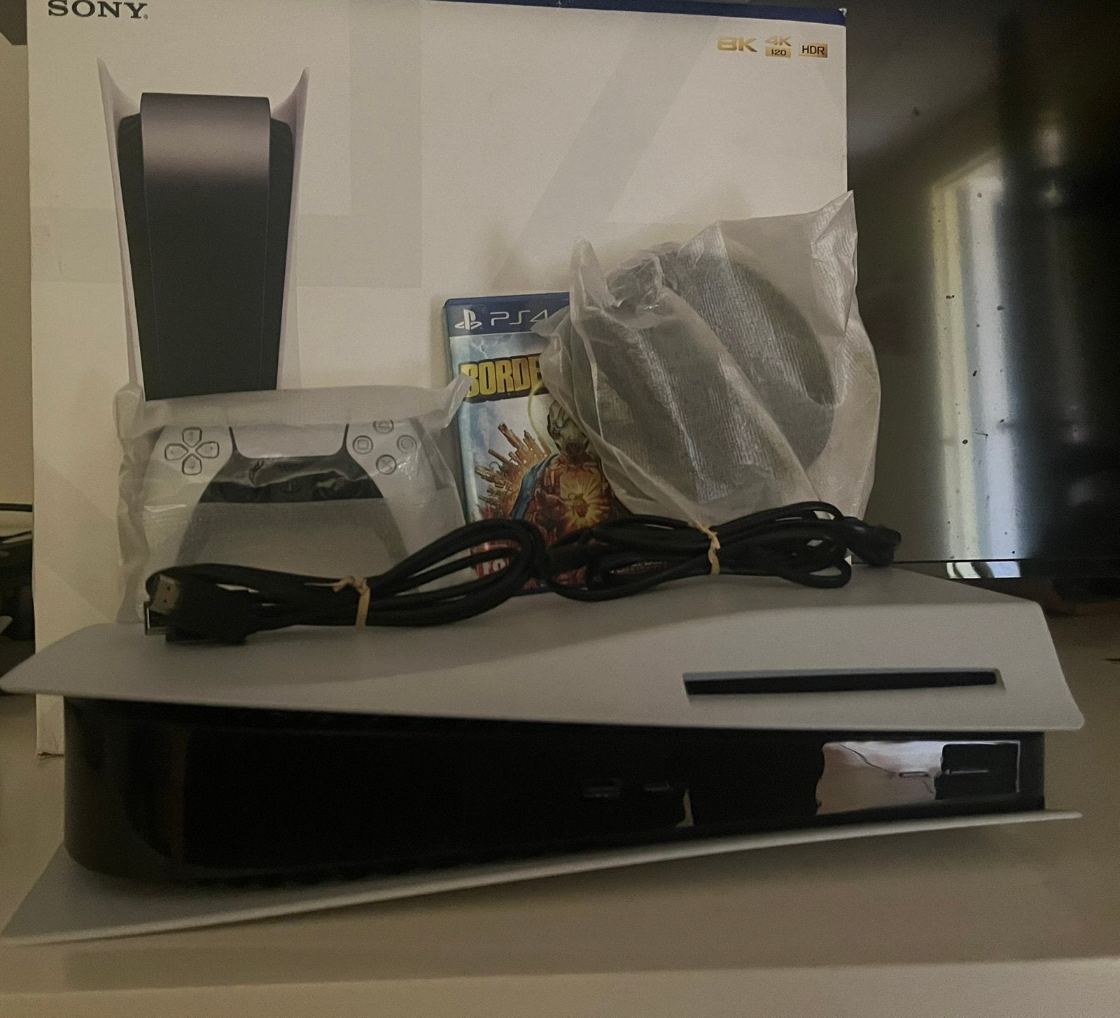 Ps5 disk met 3 controllers en oplaadstation, Ophalen of Verzenden, Zo goed als nieuw
