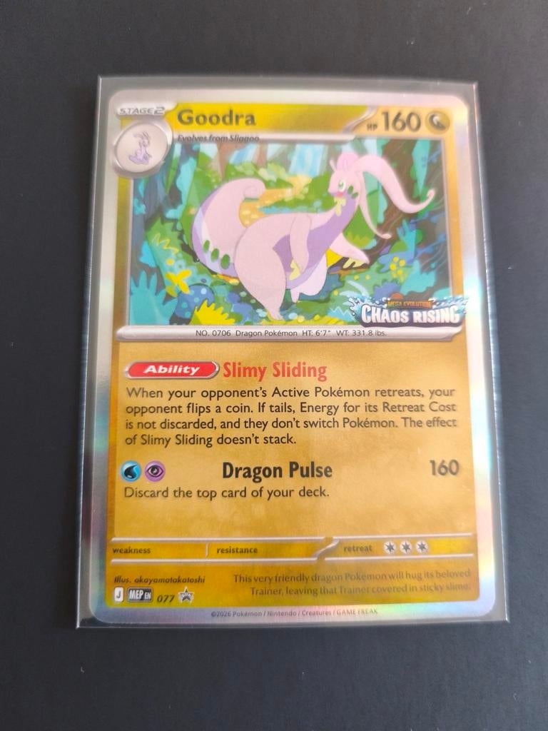 MEP 077 Pre-Release Promo Goodra Chaos Rising, Hobby en Vrije tijd, Verzamelkaartspellen | Pokémon, Ophalen of Verzenden, Zo goed als nieuw