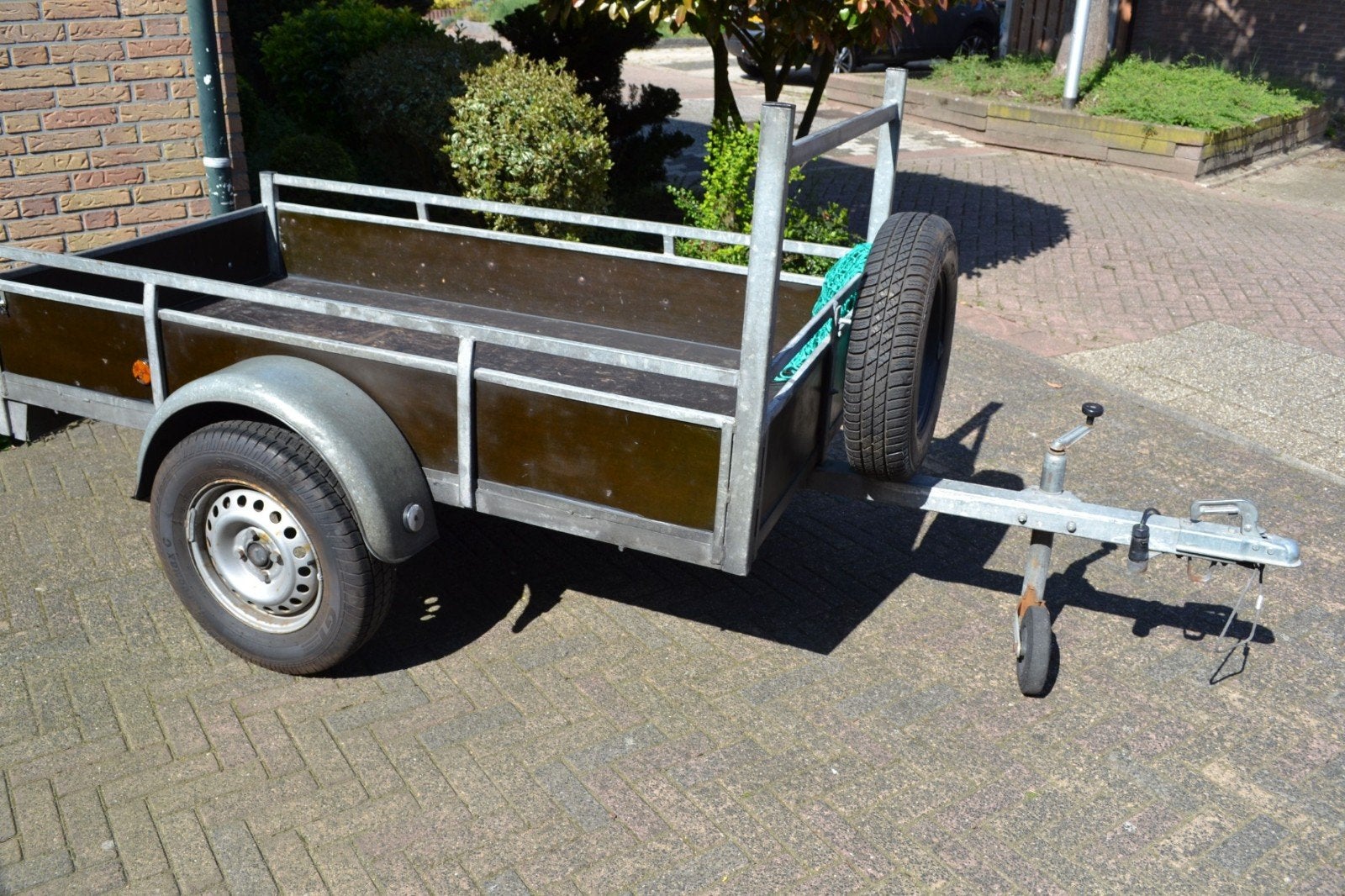 (Overdekte)parkeerplaats voor aanhanger, Ophalen, Nieuw
