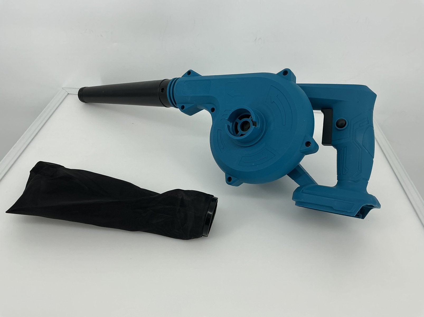 Bladblazer. Nieuw. Werkt op Makita18v accu. € 27,25., Met opvangzak, Nieuw, Ophalen of Verzenden, Accu