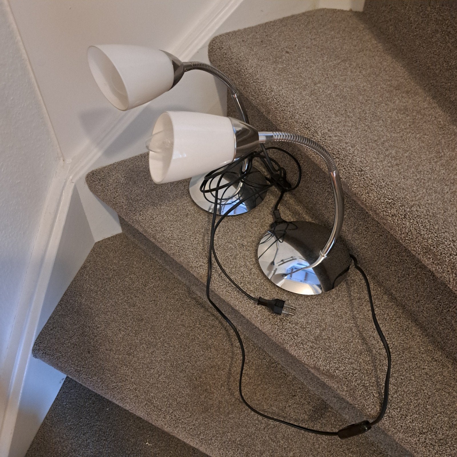 Set van 2 moderne tafellampen met flexibele arm, Bureaulamp, Gebruikt, Wit, Ophalen of Verzenden