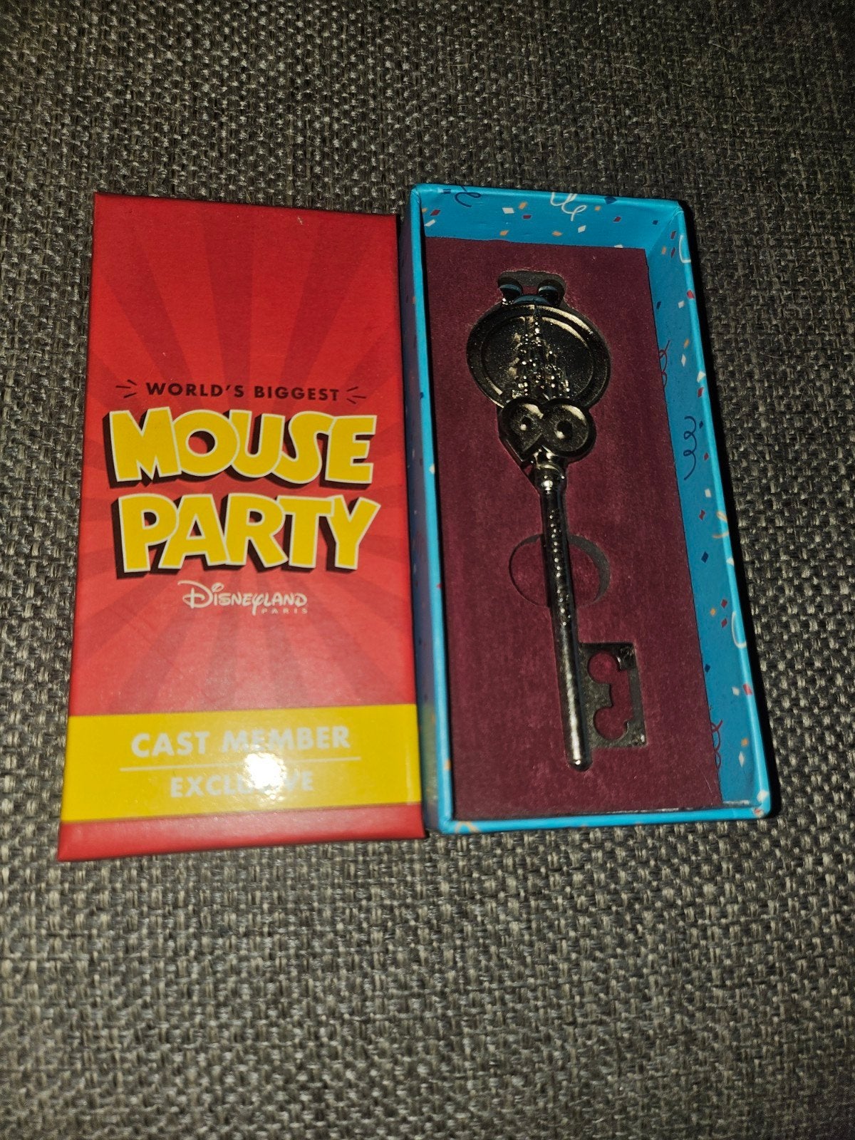 Mickey Mouse Party Cast Member Exclusieve Sleutel, Ophalen of Verzenden, Mickey Mouse, Nieuw, Overige typen