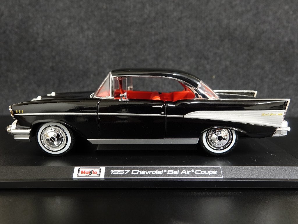 Maisto 1:18 1957 Chevrolet Bel Air zwart, Hobby en Vrije tijd, Maisto, Auto, Onbekend, Nieuw