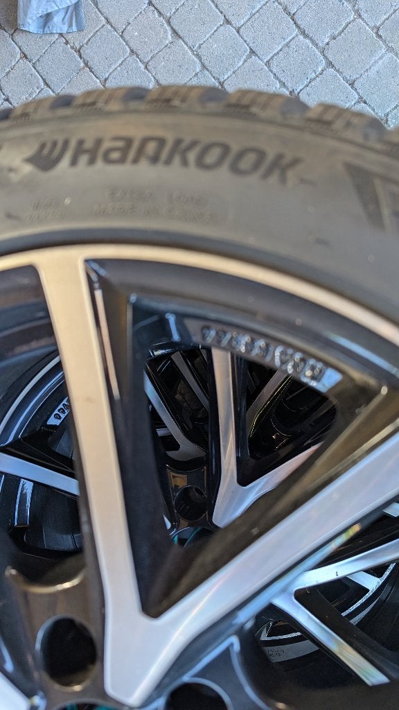 Hankook Winterbanden met Velgen - zo goed als nieuw, Ophalen, Gebruikt, Banden en Velgen, 17 inch