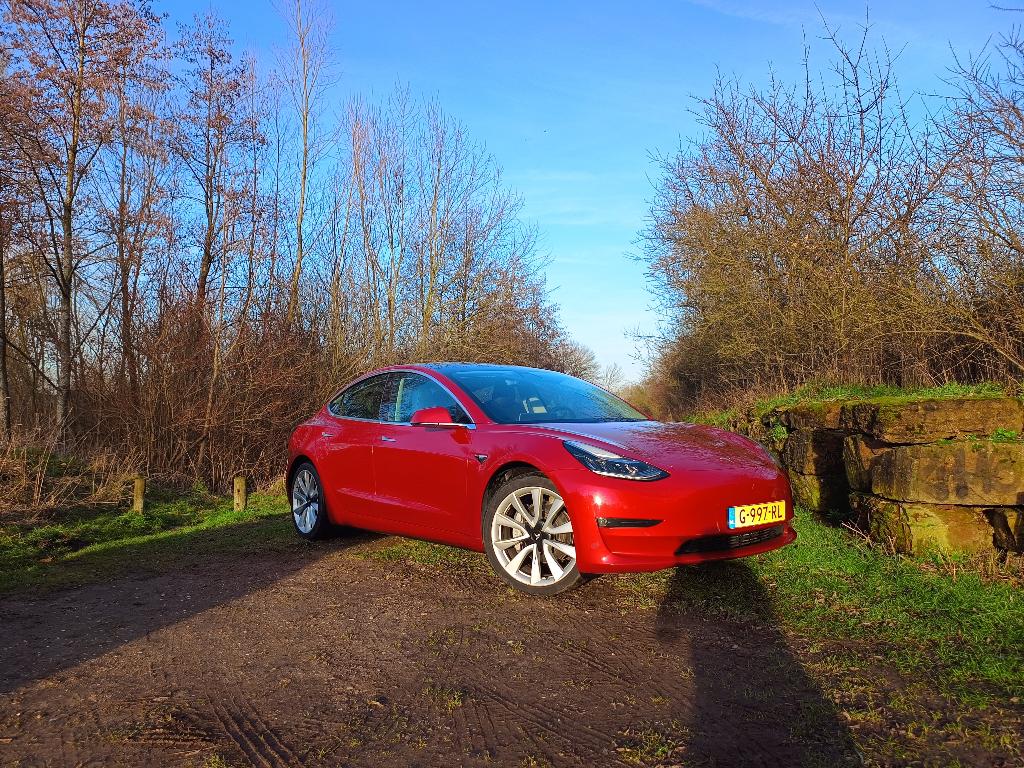 Tesla Model 3 Long Range AWD 2019 Rood, Auto's, Tesla, Automaat, 1831 kg, Zwart, 462 pk