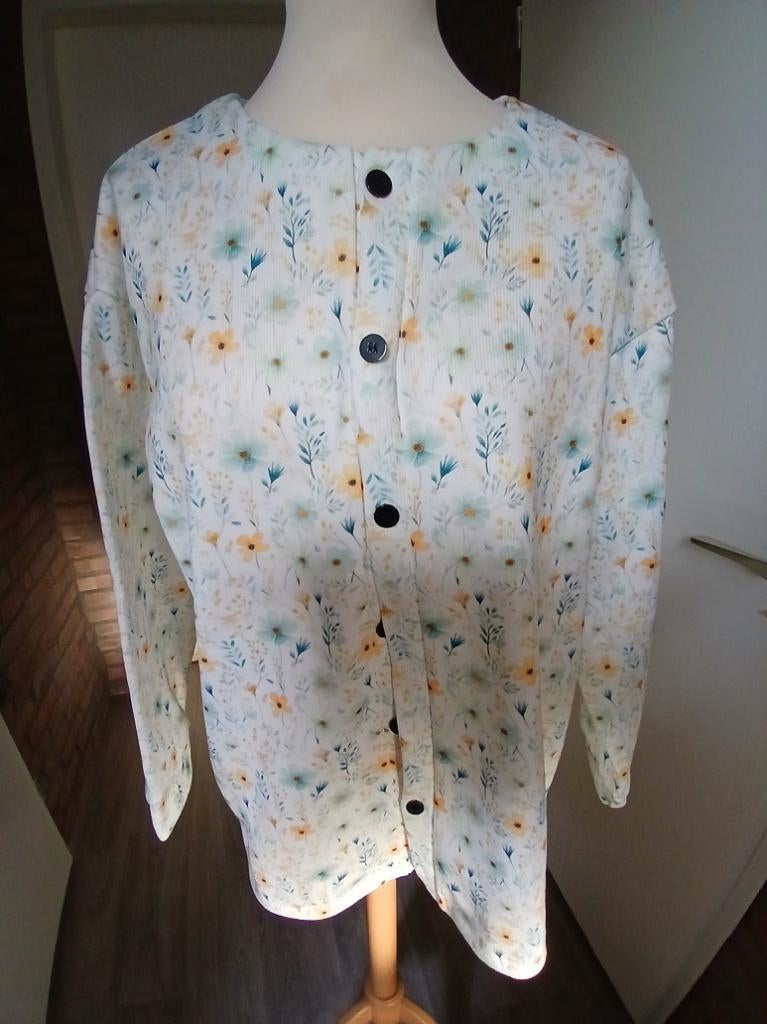 G) Nieuw vest wit met bloemetjes, fleece binnenkant XL 44, Ophalen of Verzenden, Nieuw, Maat 42/44 (L), Wit