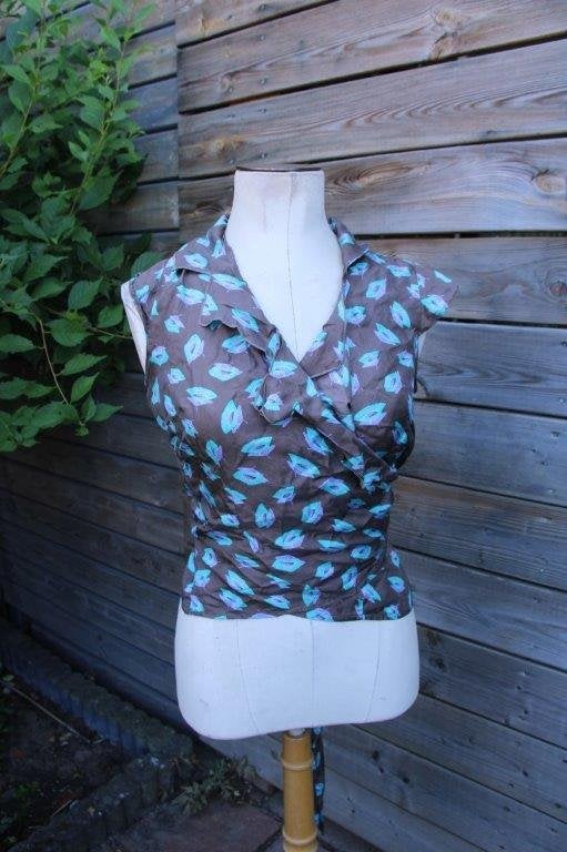 Wikkeltop bruin/ aqua/ lila Caroline Biss mt 38 zijde Vaste, Bruin, Ophalen of Verzenden, Zo goed als nieuw, Maat 36 (S)
