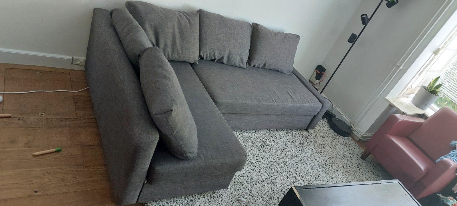 Foto 11 van Ikea FRIHETEN Hoekbank met opbergruimte en slaapfunctie