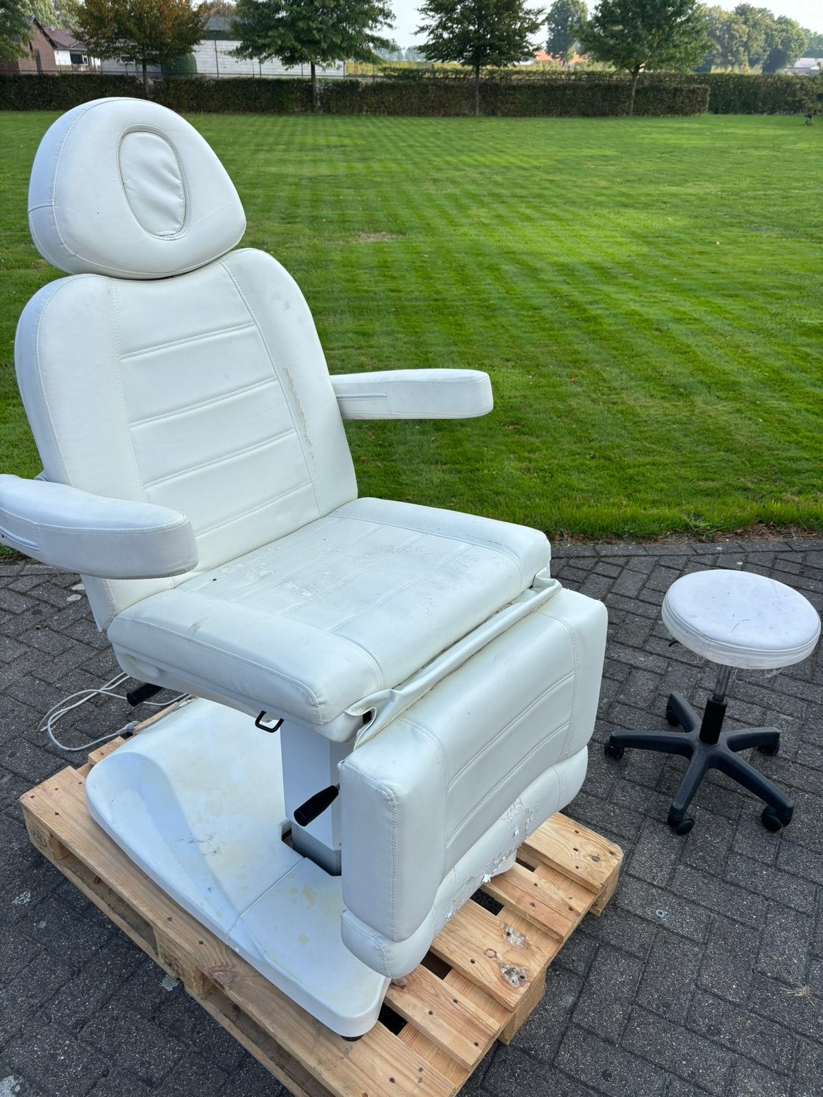 Behandelstoel salonstoel, Ophalen, Zo goed als nieuw, Wit, Eén