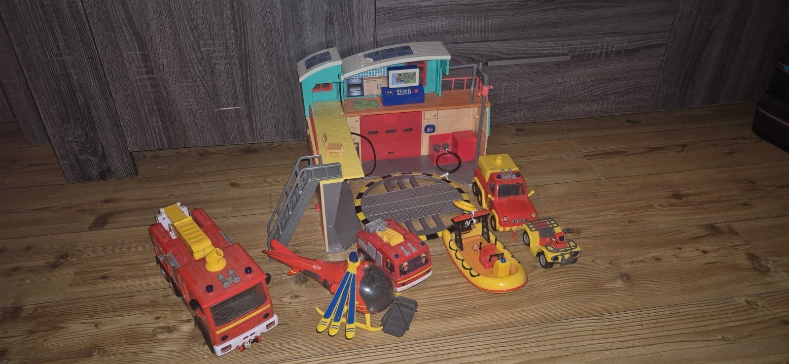 Brandweerman Sam kazerne met voertuigen en accessoires, Ophalen, Gebruikt