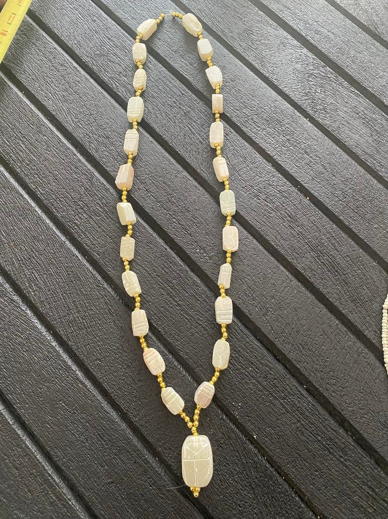 Natuurstenen Scarabee Ketting - Uniek Design, Sieraden, Tassen en Uiterlijk, Kettingen, Met hanger, Gebruikt, Beige, Ophalen of Verzenden