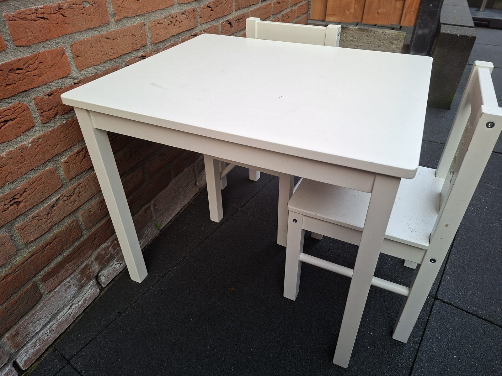 Kindertafel met 2 stoeltjes., Kinderen en Baby's, Ophalen, Gebruikt, Tafel(s) en Stoel(en)