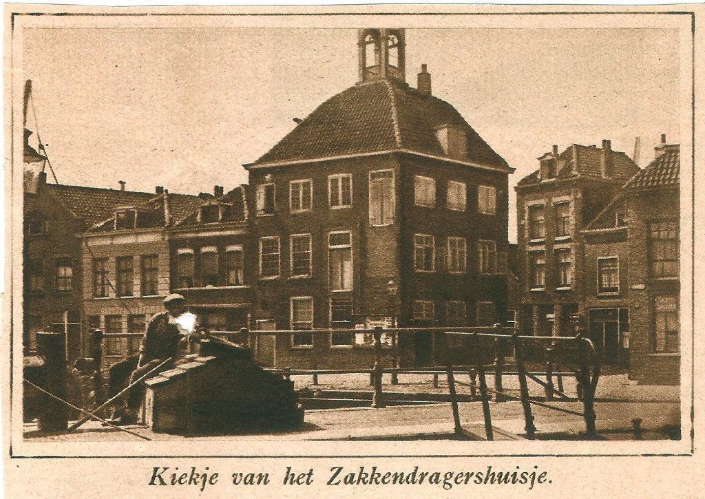 Schiedam Zakkendragershuisje knipsel 1927, Gebruikt, Ophalen of Verzenden, Gebouw, Voor 1940