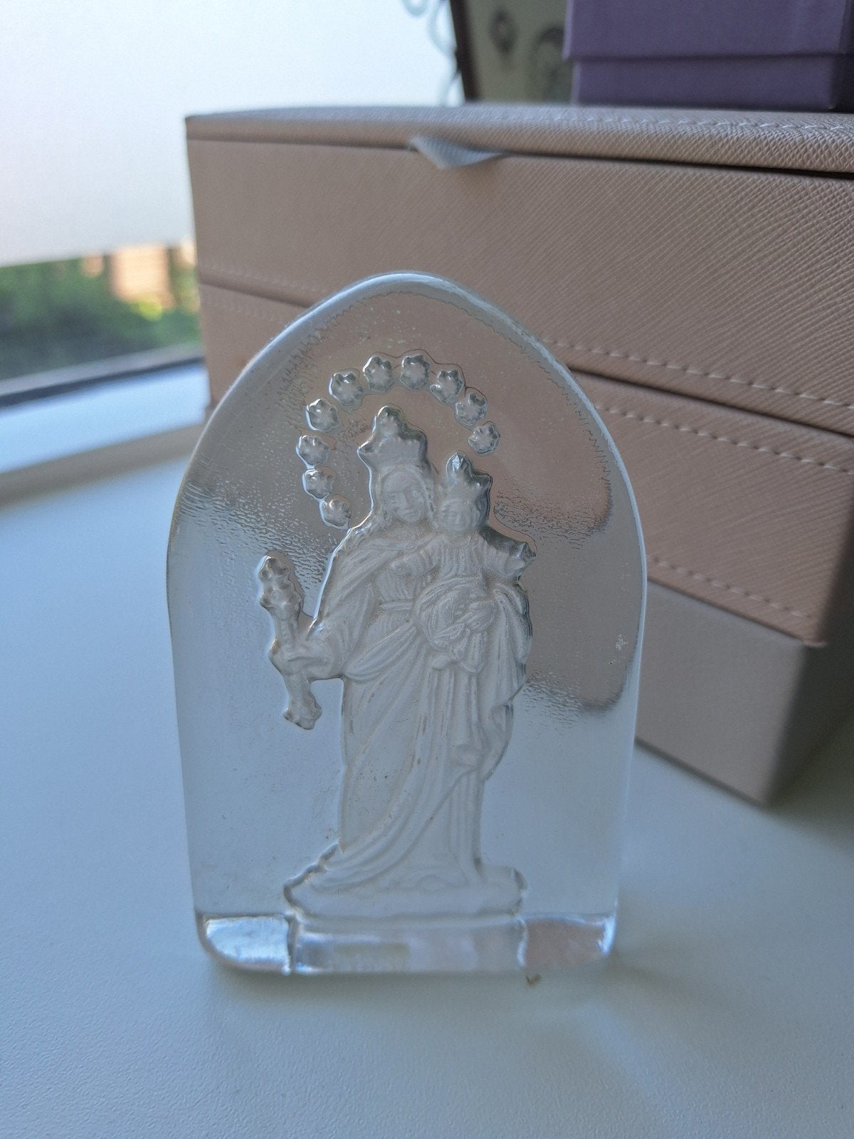 Glazen beeldje Maria met kind - Religieuze decoratie, Ophalen of Verzenden