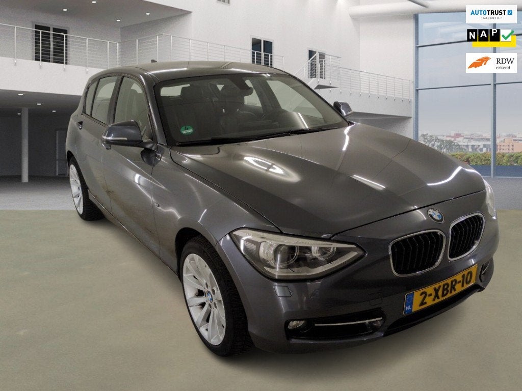BMW 1-serie 116i High Executive / NL prijs 8401/ Auto goed w, Auto's, Gebruikt, 4 cilinders, Leder en Stof, Origineel Nederlands