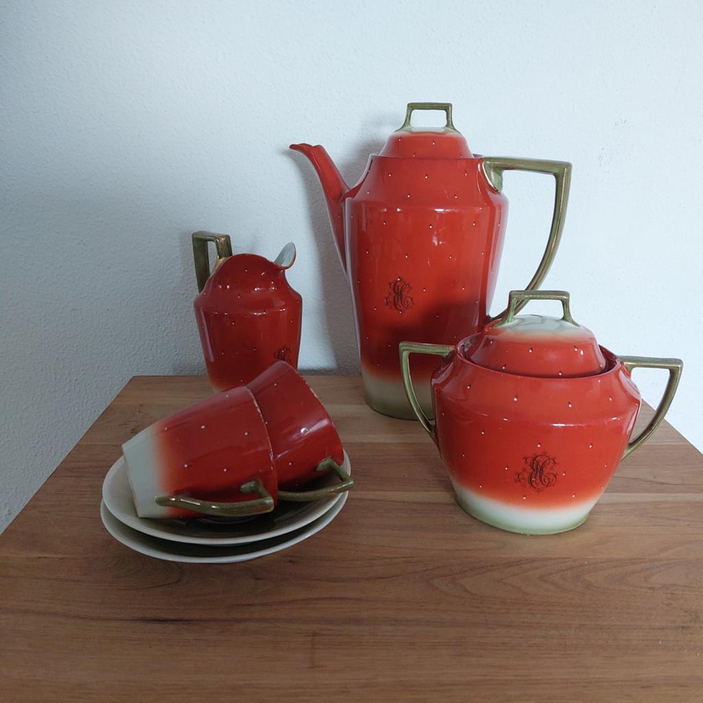 Vintage Koffieservies Rood/Groen met Gouden Details, Antiek en Kunst, Antiek | Servies compleet, Ophalen of Verzenden