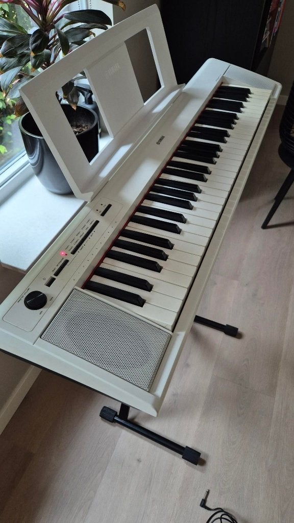 Yamaha Piaggero keyboard te koop, in goede staat, compleet!, Muziek en Instrumenten, Keyboards, Ophalen, Yamaha, Met standaard